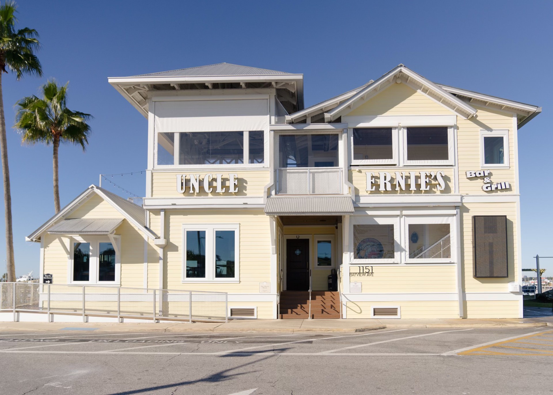 Uncle Ernie's Bar & Grill commercial window cleaning project