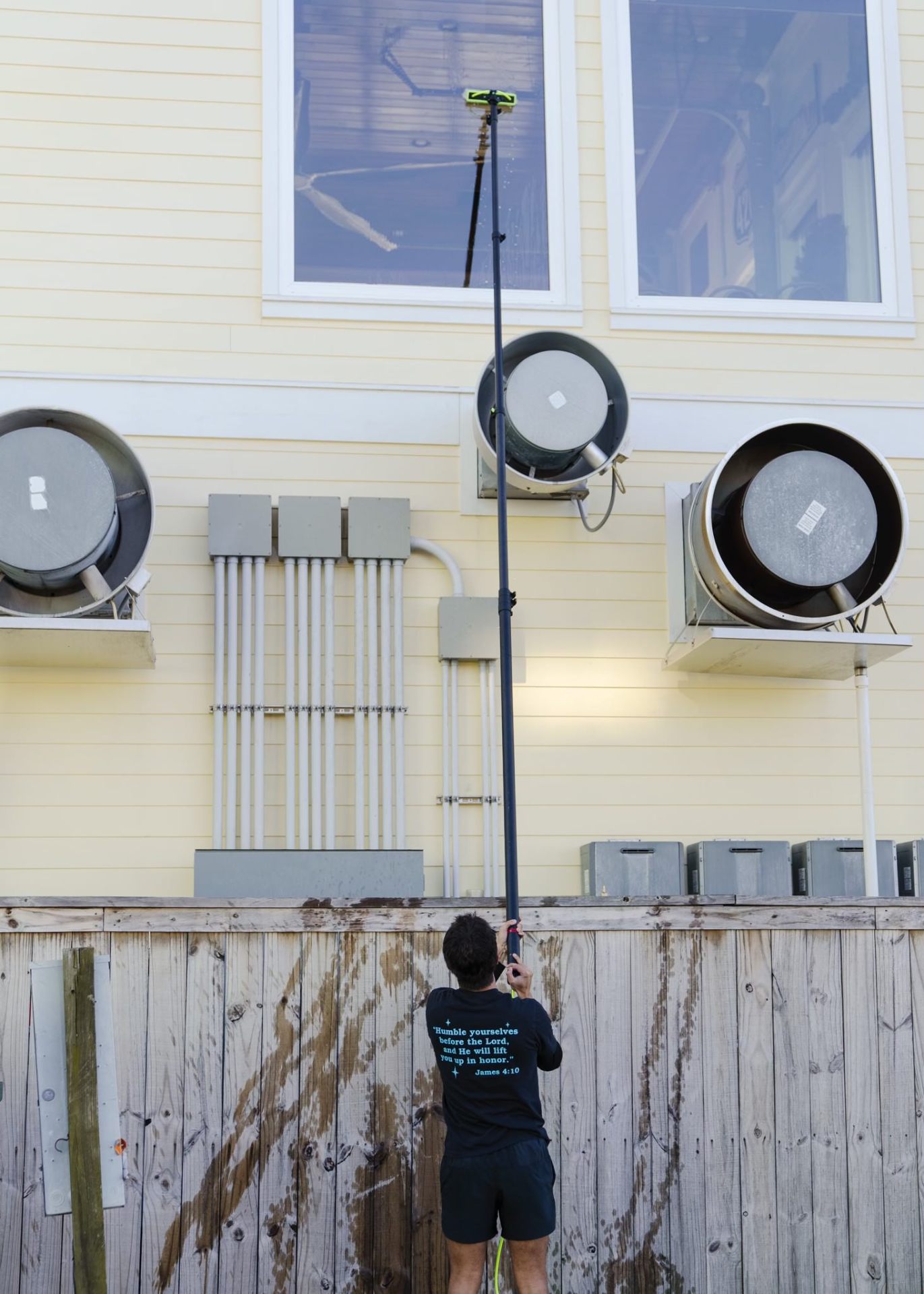 High-reach window cleaning with water-fed pole system
