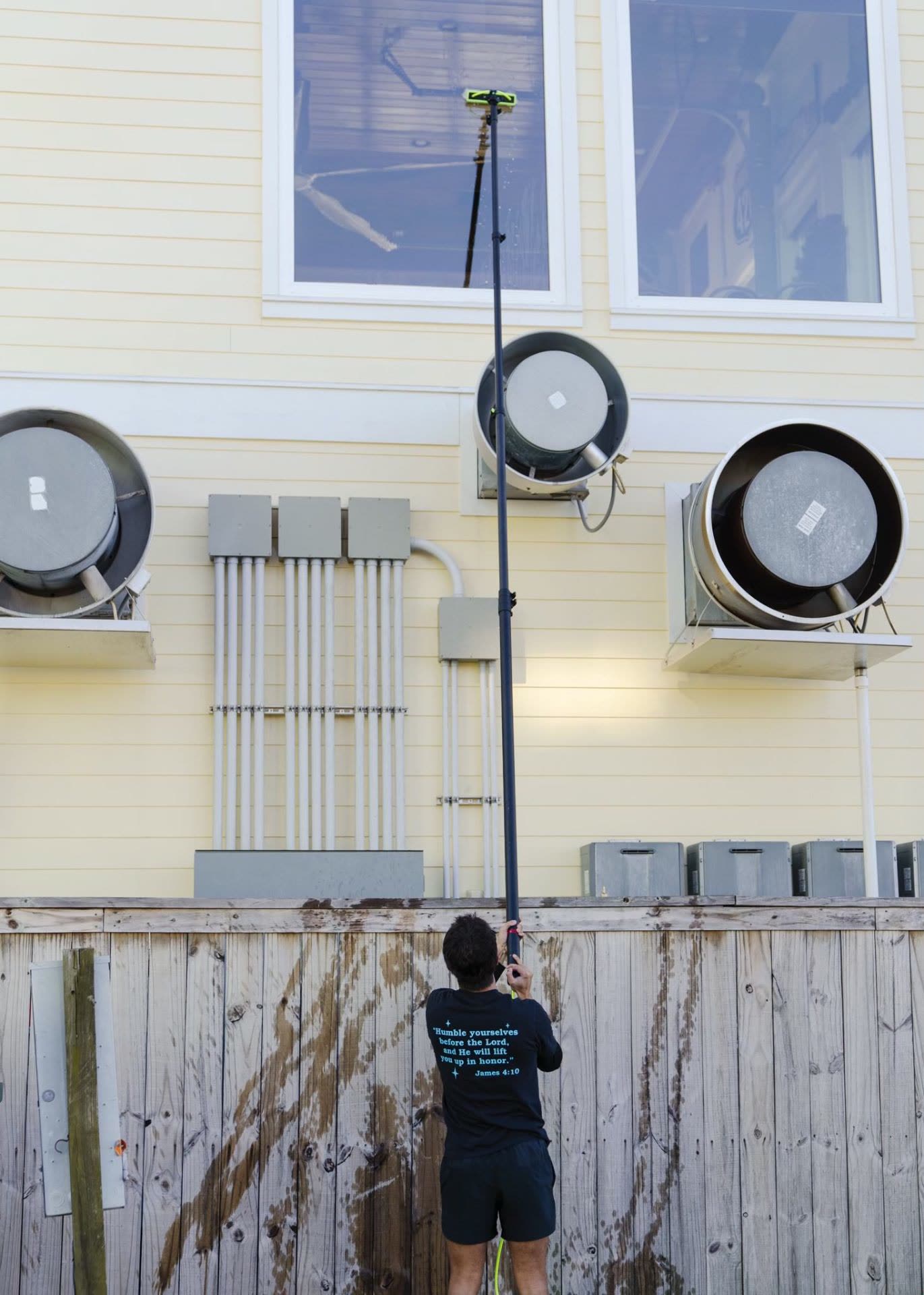 High-reach window cleaning with water-fed pole system
